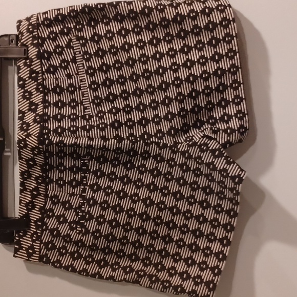 Joe fresh for JCPenny women's shorts, white and black color, size 6. - Picture 5 of 6